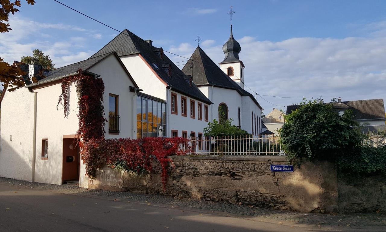 Ferienwohnung Altes Pfarrhaus Mit Flair Und Moselblick Brauneberg Exterior foto